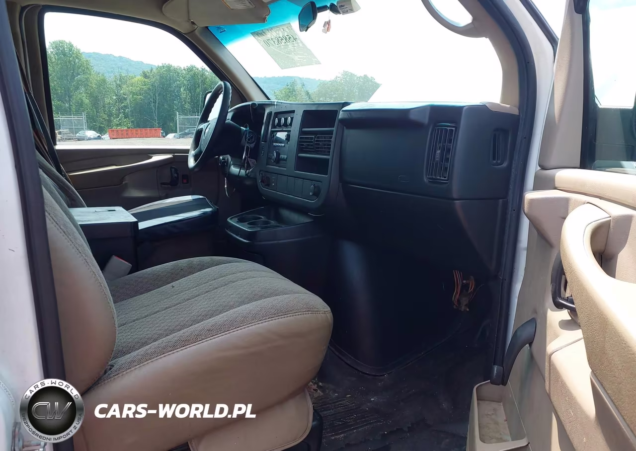 2009 Chevrolet Express Work Van VIN:1GCGG25C691107568 - 5