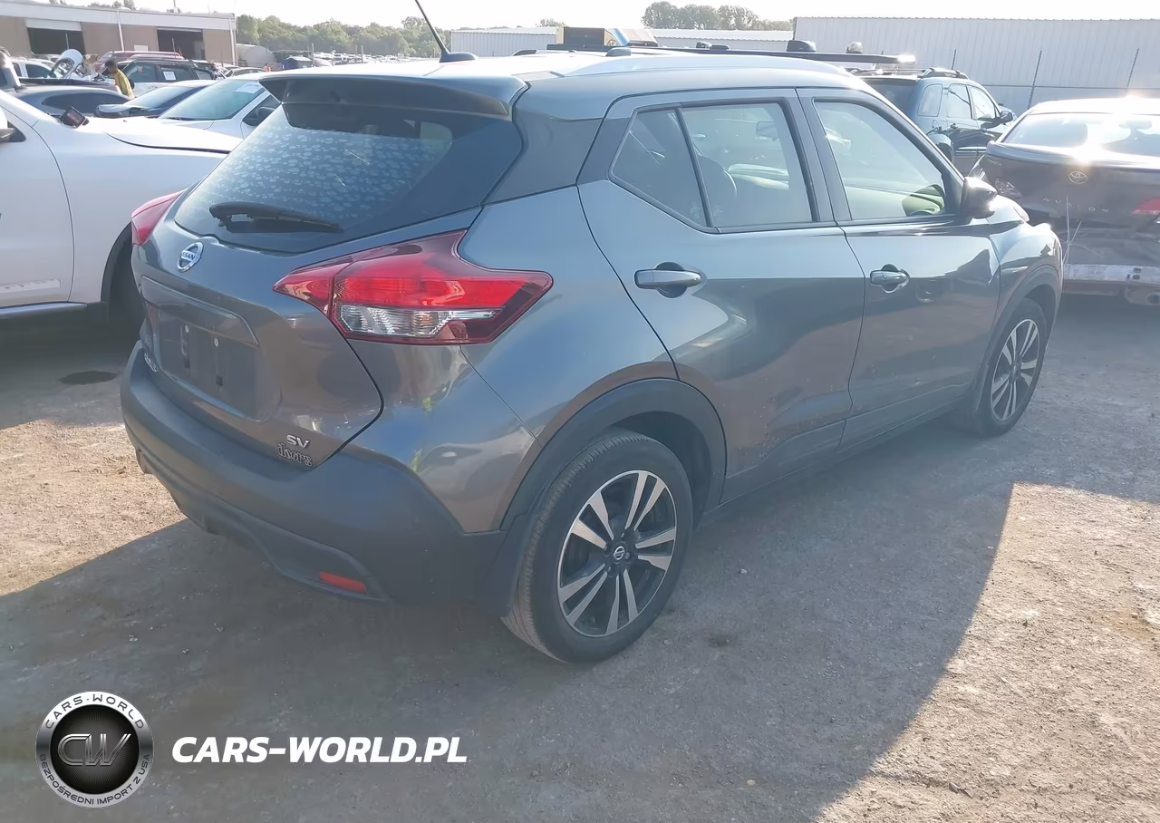2019 Nissan Kicks Sv VIN:3N1CP5CU5KL555801 - 4