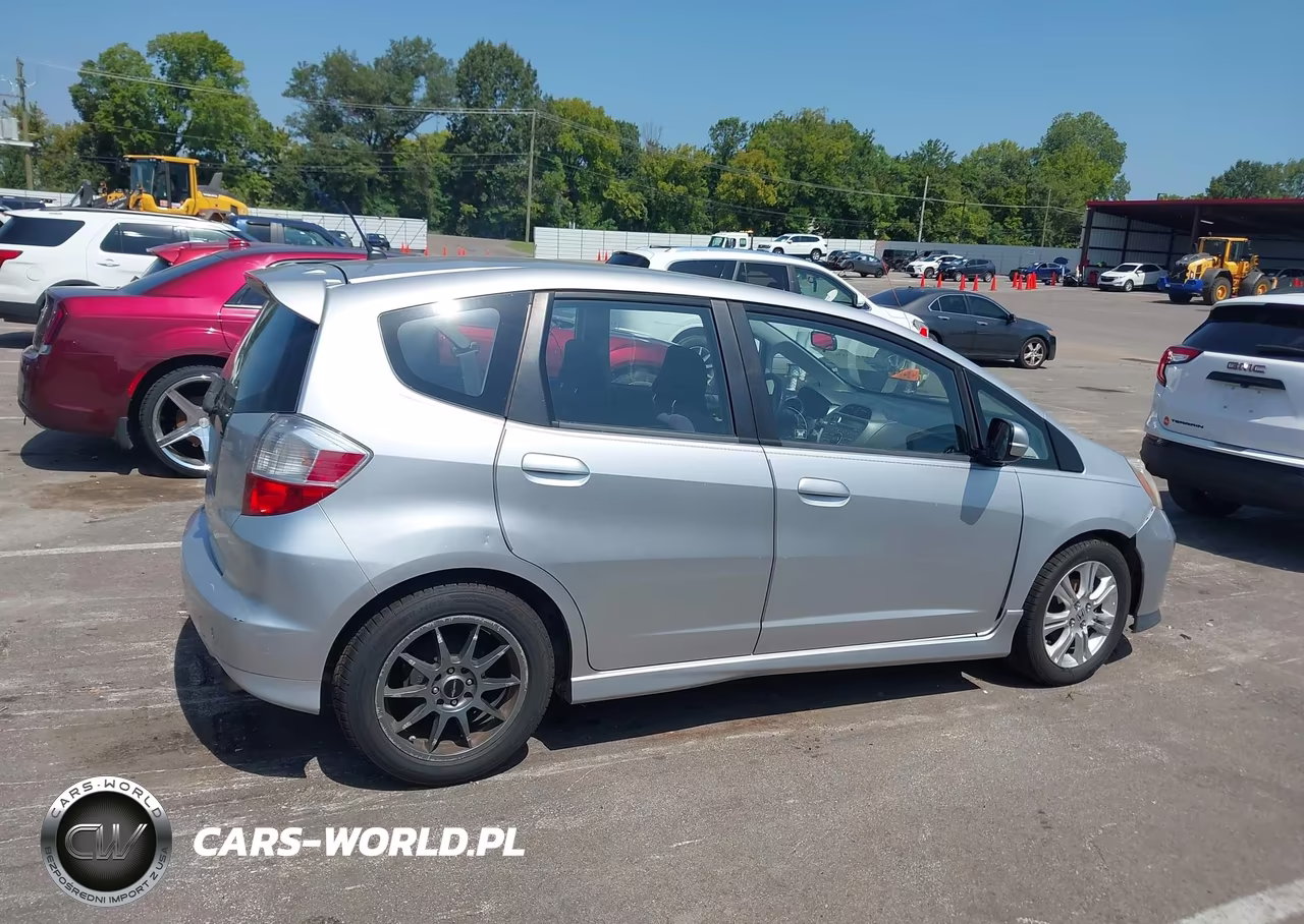 2011 Honda Fit Sport VIN:JHMGE8H51BC003004 - 13