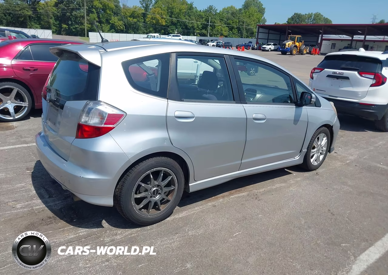 2011 Honda Fit Sport VIN:JHMGE8H51BC003004 - 4