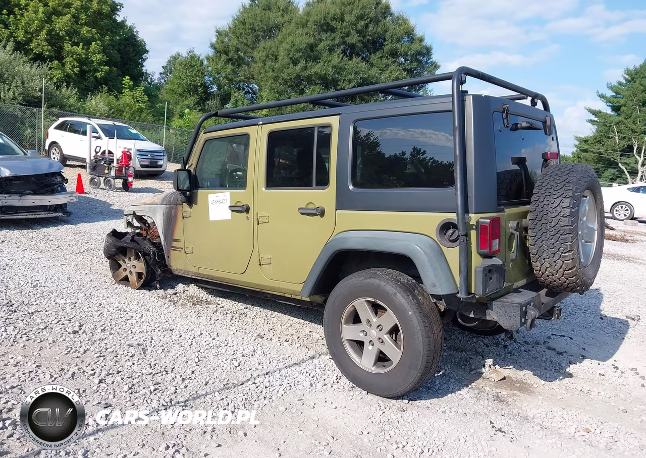 2013 Jeep Wrangler Unlimited Sport VIN:1C4BJWDG7DL669757 - 3
