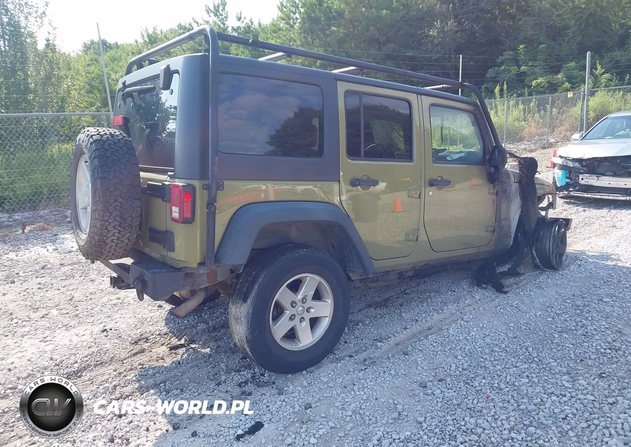 2013 Jeep Wrangler Unlimited Sport VIN:1C4BJWDG7DL669757 - 4