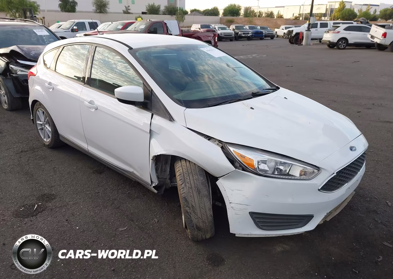 2018 Ford Focus Se VIN:1FADP3K20JL261230 - 1