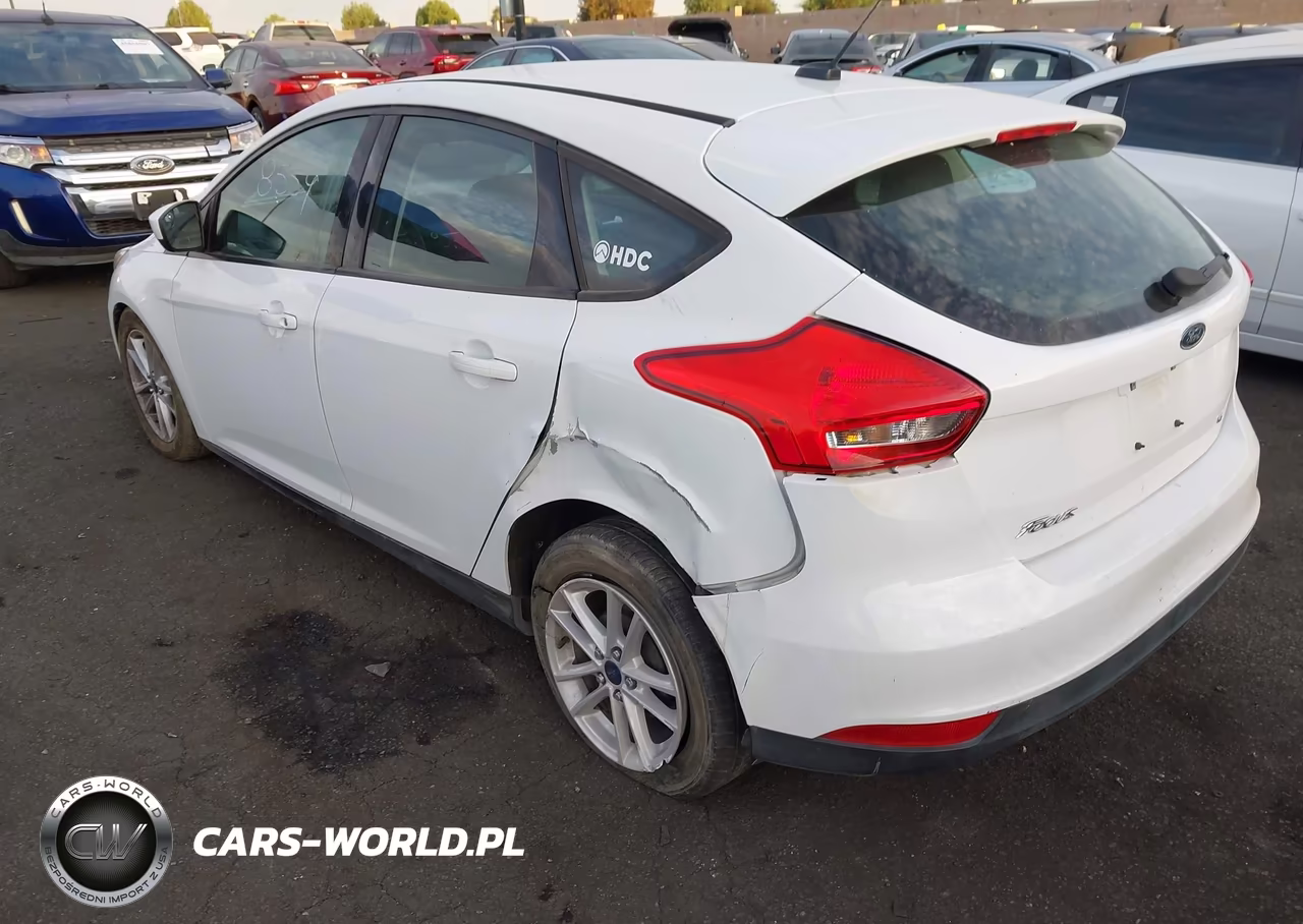 2018 Ford Focus Se VIN:1FADP3K20JL261230 - 3