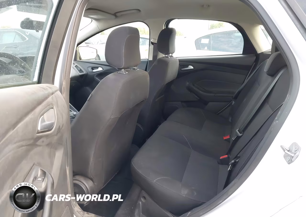 2018 Ford Focus Se VIN:1FADP3K20JL261230 - 8