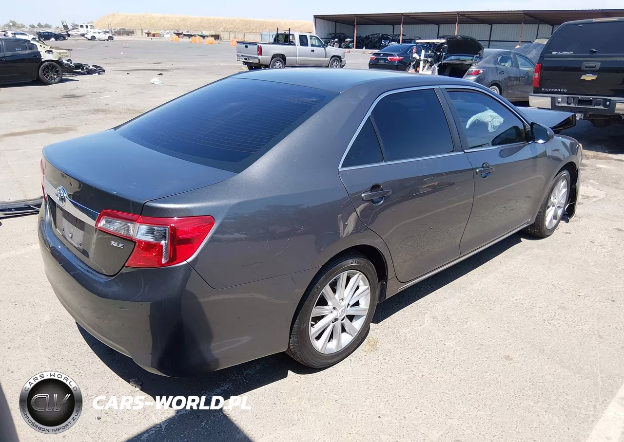 2012 Toyota Camry Xle VIN:4T4BF1FK6CR239413 - 4
