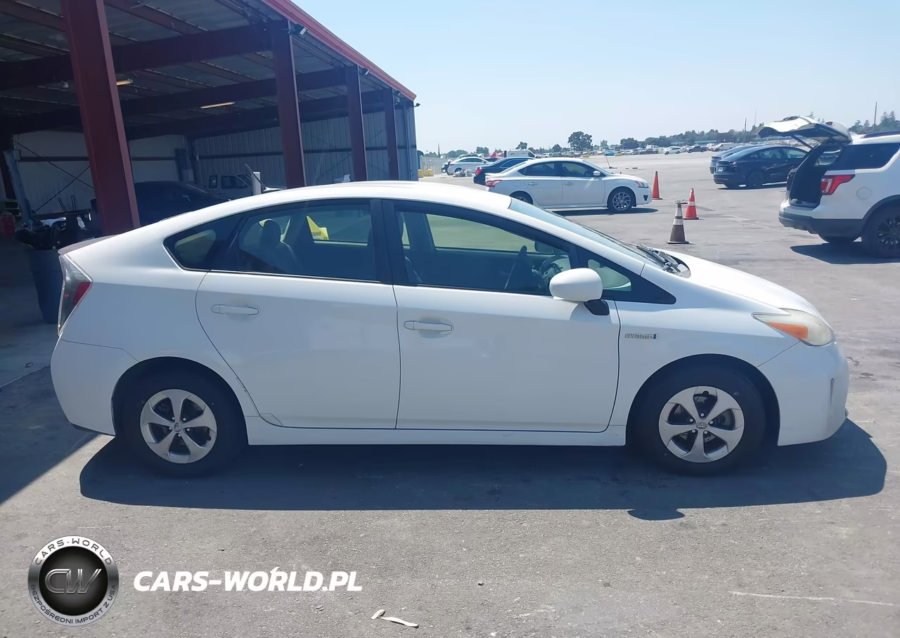 2012 Toyota Prius Three VIN:JTDKN3DU5C5527404 - 13