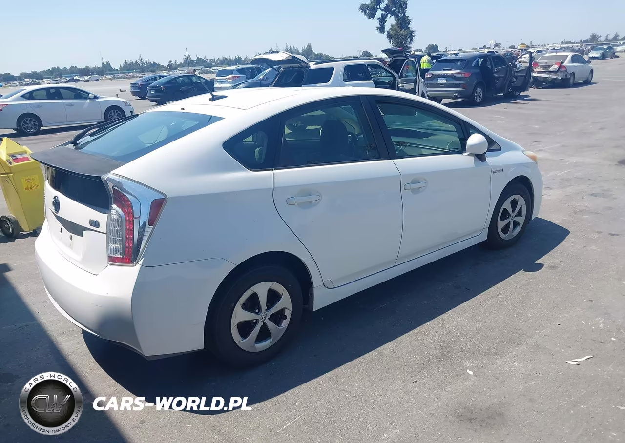 2012 Toyota Prius Three VIN:JTDKN3DU5C5527404 - 4