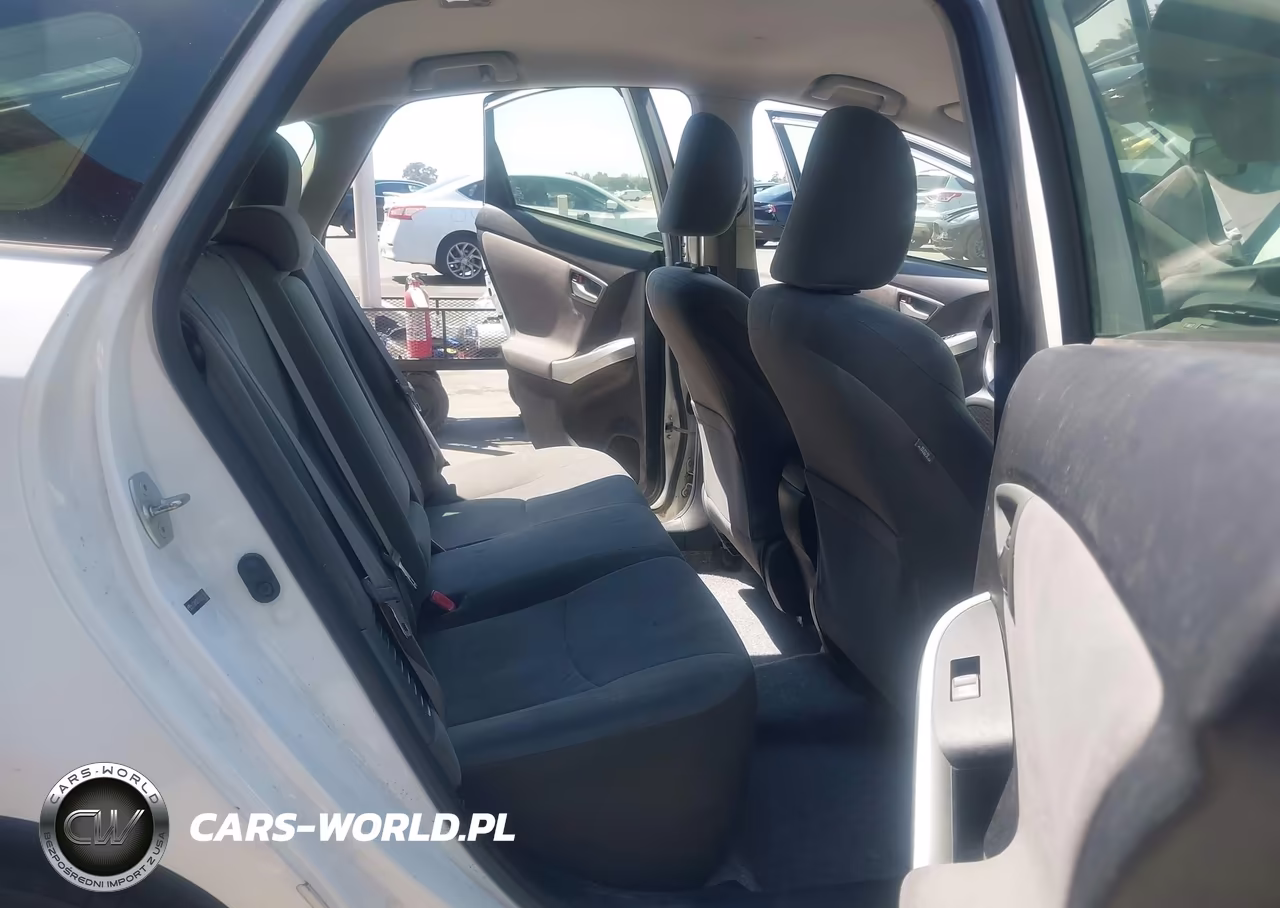 2012 Toyota Prius Three VIN:JTDKN3DU5C5527404 - 8