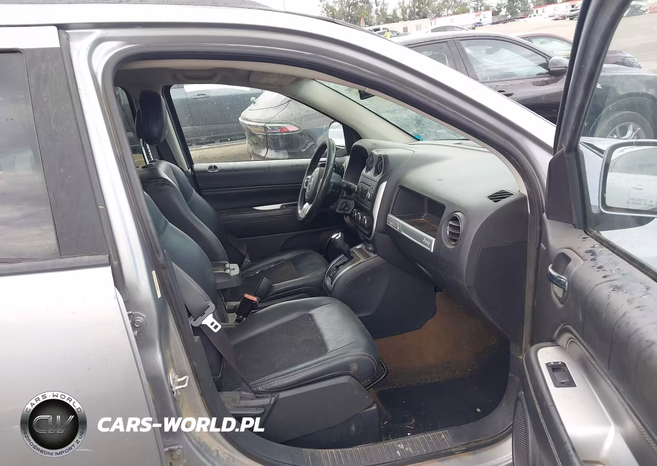 2016 Jeep Compass Latitude VIN:1C4NJCEA0GD710010 - 5