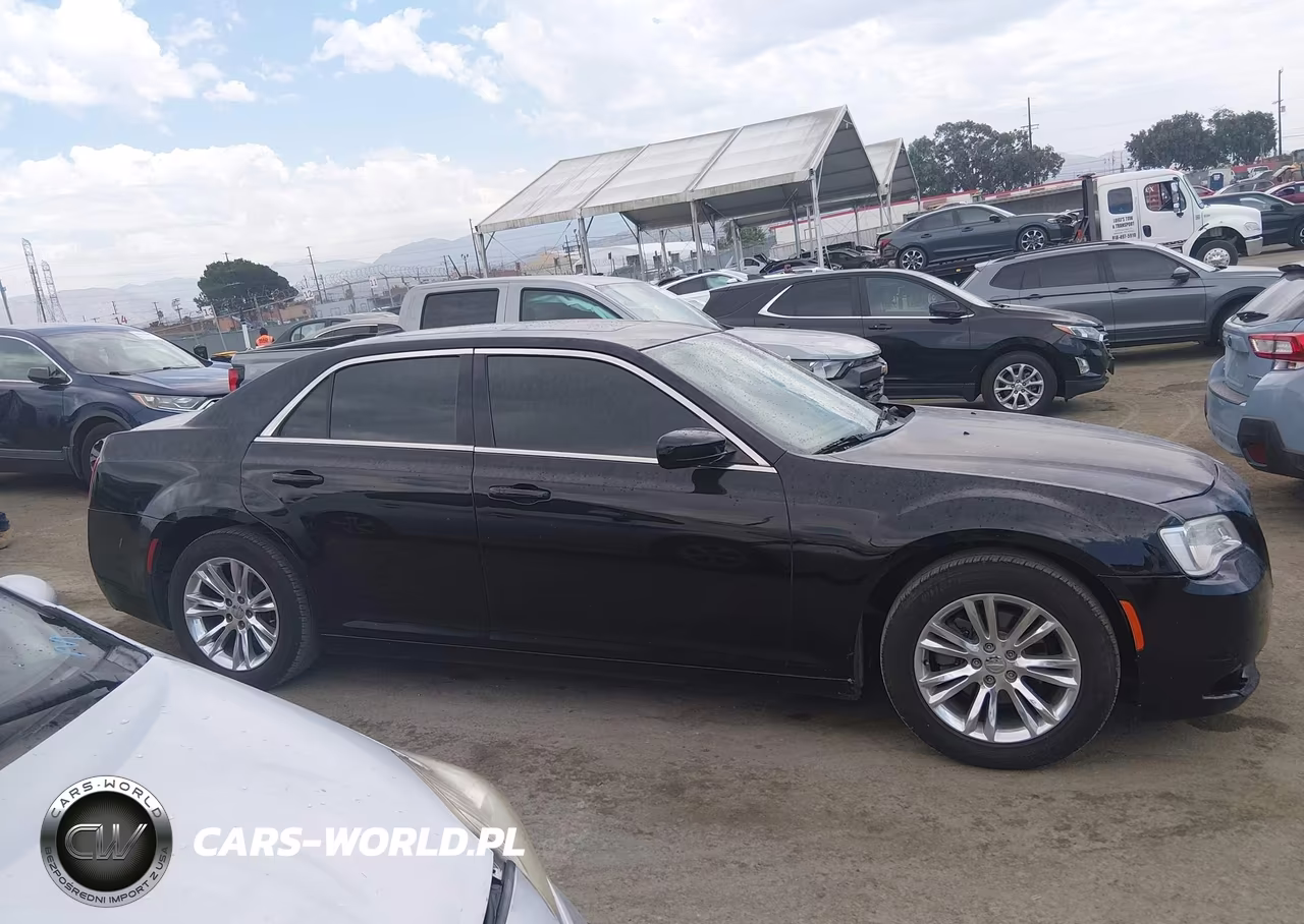 2017 Chrysler 300 Limited VIN:2C3CCAAG7HH526711 - 13