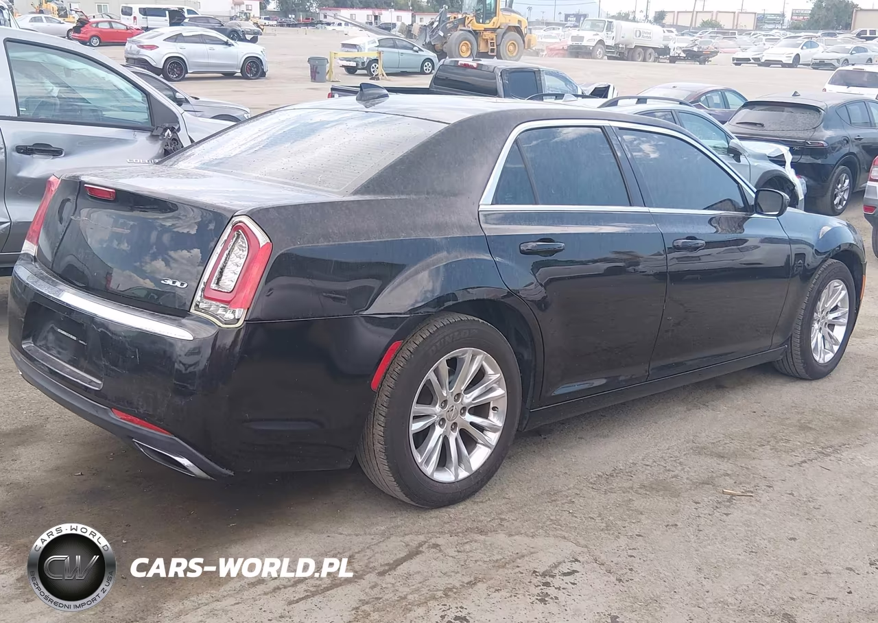 2017 Chrysler 300 Limited VIN:2C3CCAAG7HH526711 - 4