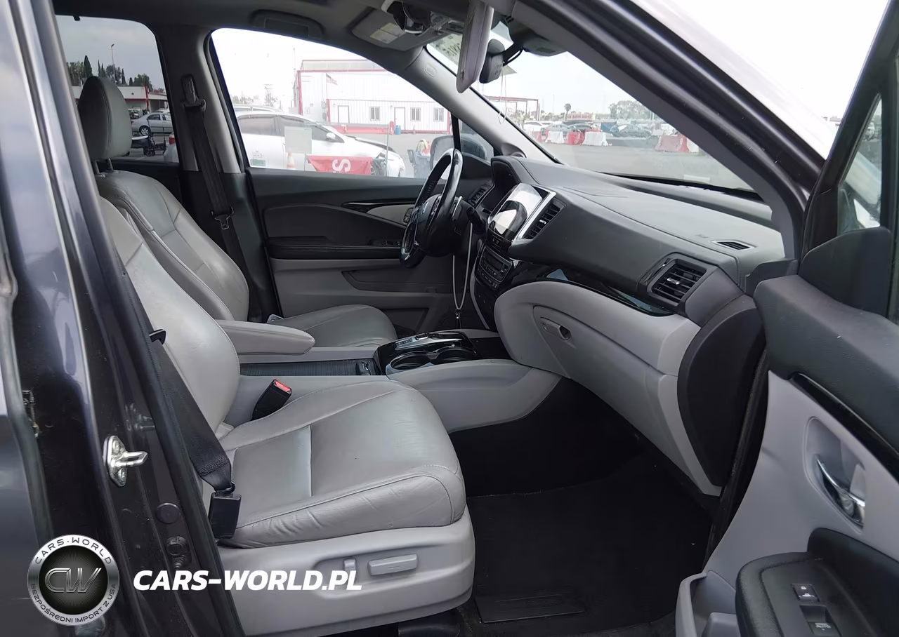 2017 Honda Pilot Touring VIN:5FNYF5H94HB011677 - 5