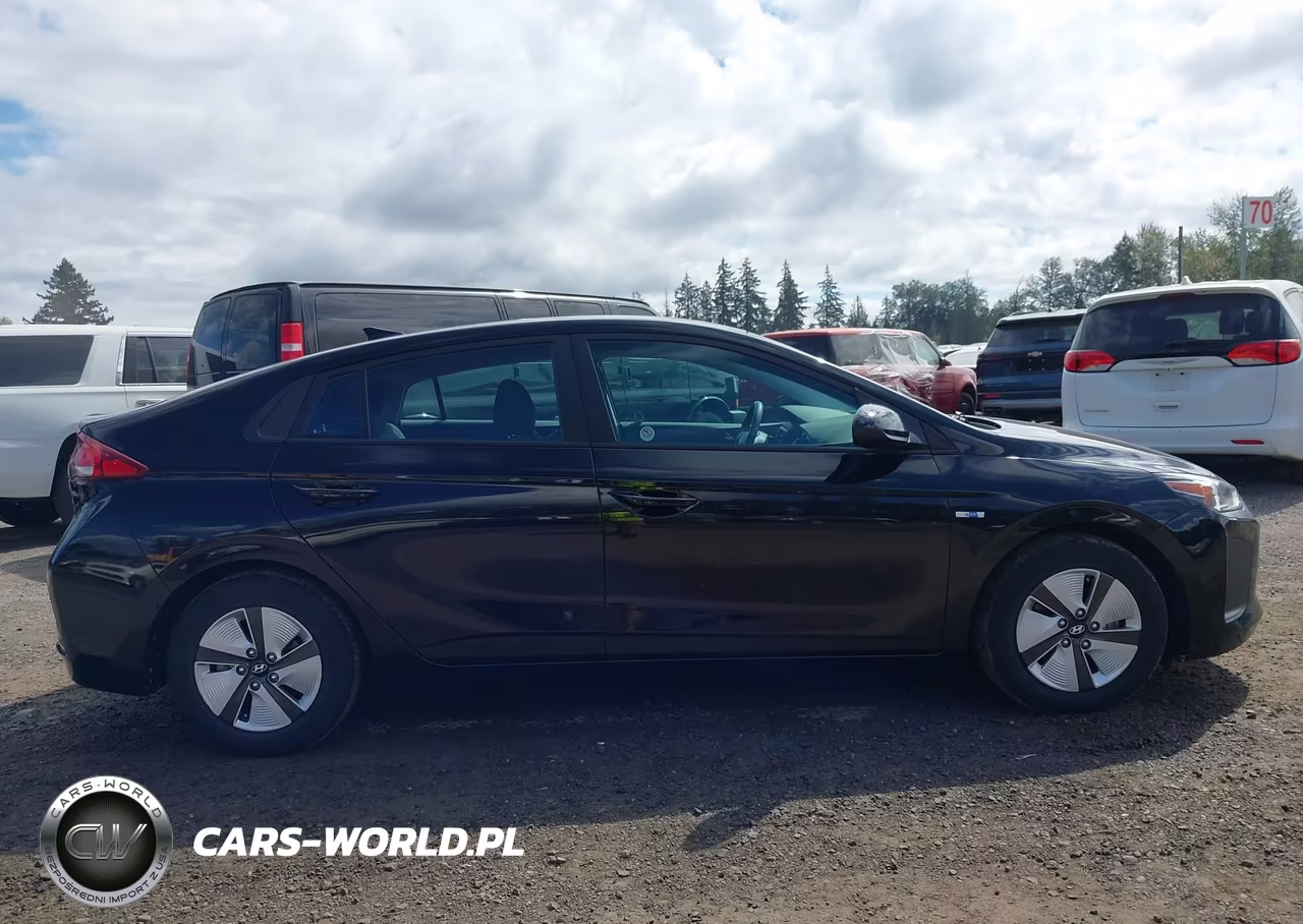 2018 Hyundai Ioniq Hybrid Blue VIN:KMHC65LC3JU075568 - 13