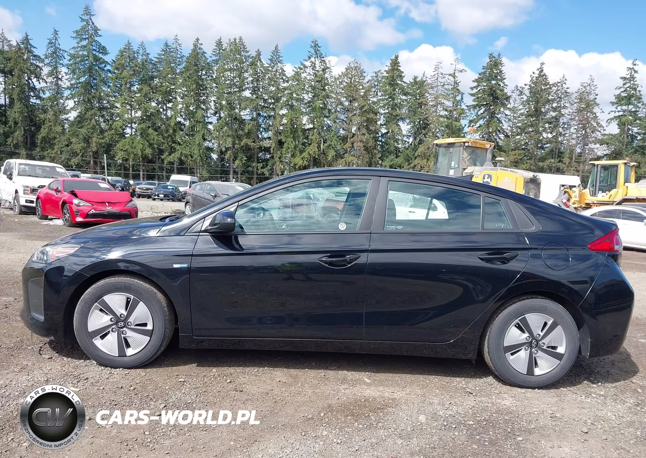 2018 Hyundai Ioniq Hybrid Blue VIN:KMHC65LC3JU075568 - 14