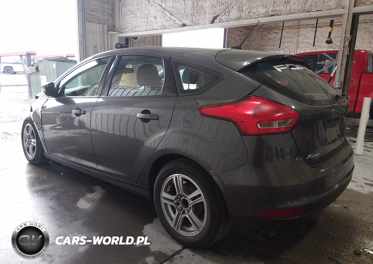 2017 Ford Focus Se VIN:1FADP3K26HL231899 - 3