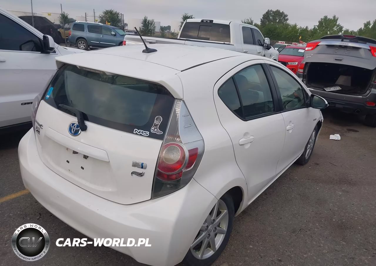 2012 Toyota Prius C Three VIN:JTDKDTB39C1003113 - 4