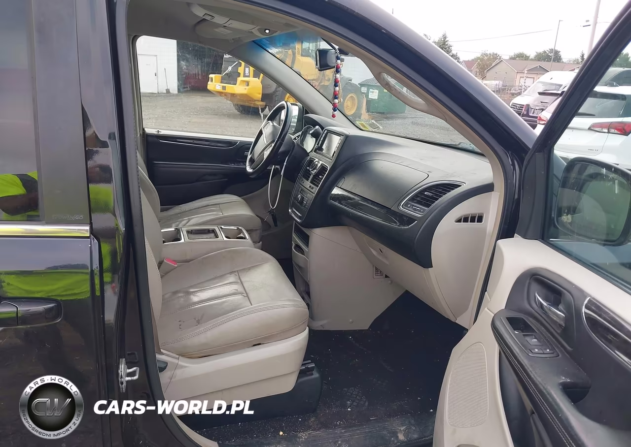 2013 Chrysler Town & Country Touring VIN:2C4RC1BG6DR556338 - 5