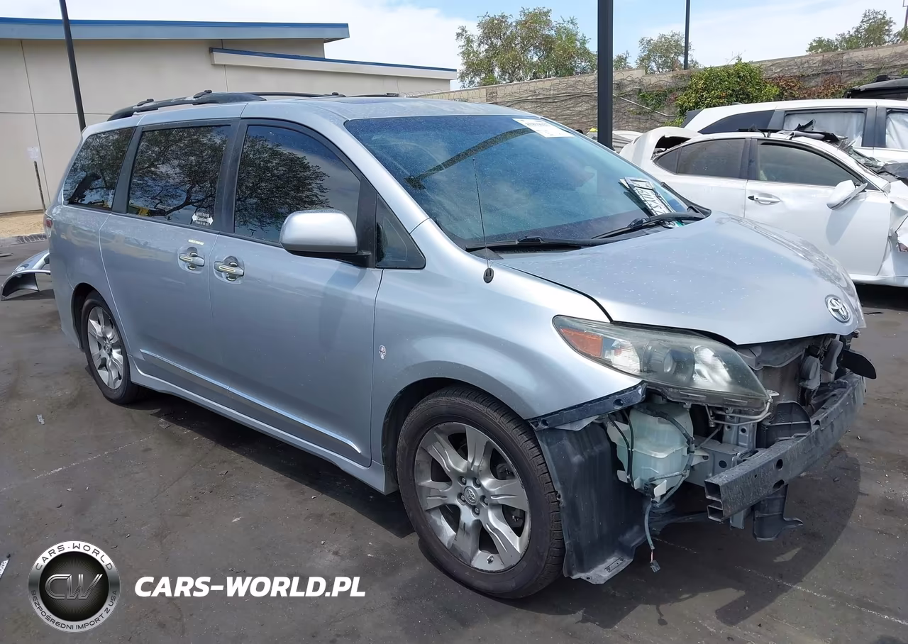 2012 Toyota Sienna Se 8 Passenger