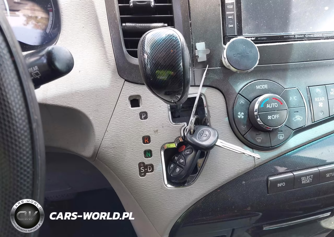 2012 Toyota Sienna Se 8 Passenger VIN:5TDXK3DC8CS220180 - 11