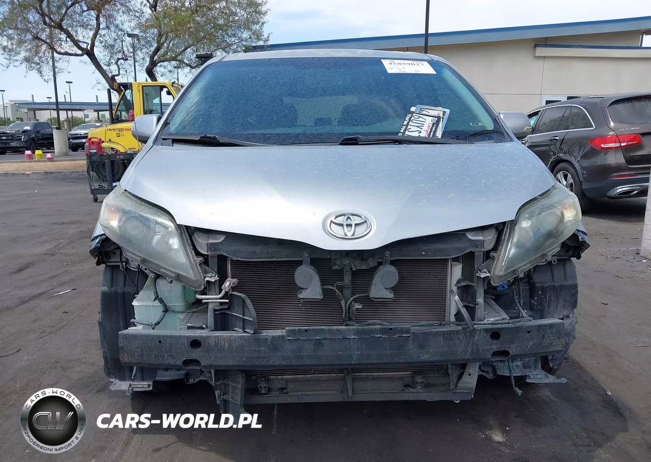 2012 Toyota Sienna Se 8 Passenger VIN:5TDXK3DC8CS220180 - 13
