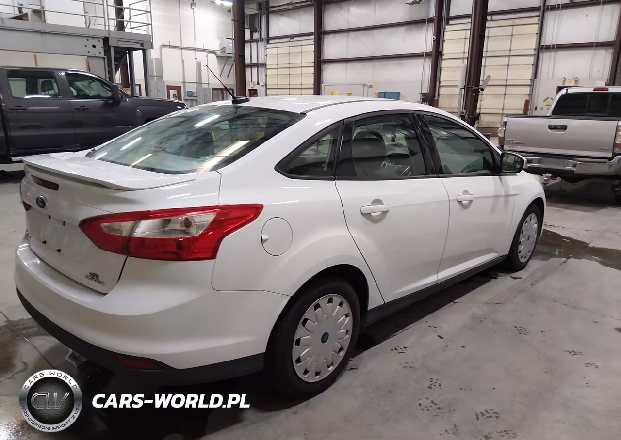 2014 Ford Focus Se VIN:1FADP3F25EL376535 - 4
