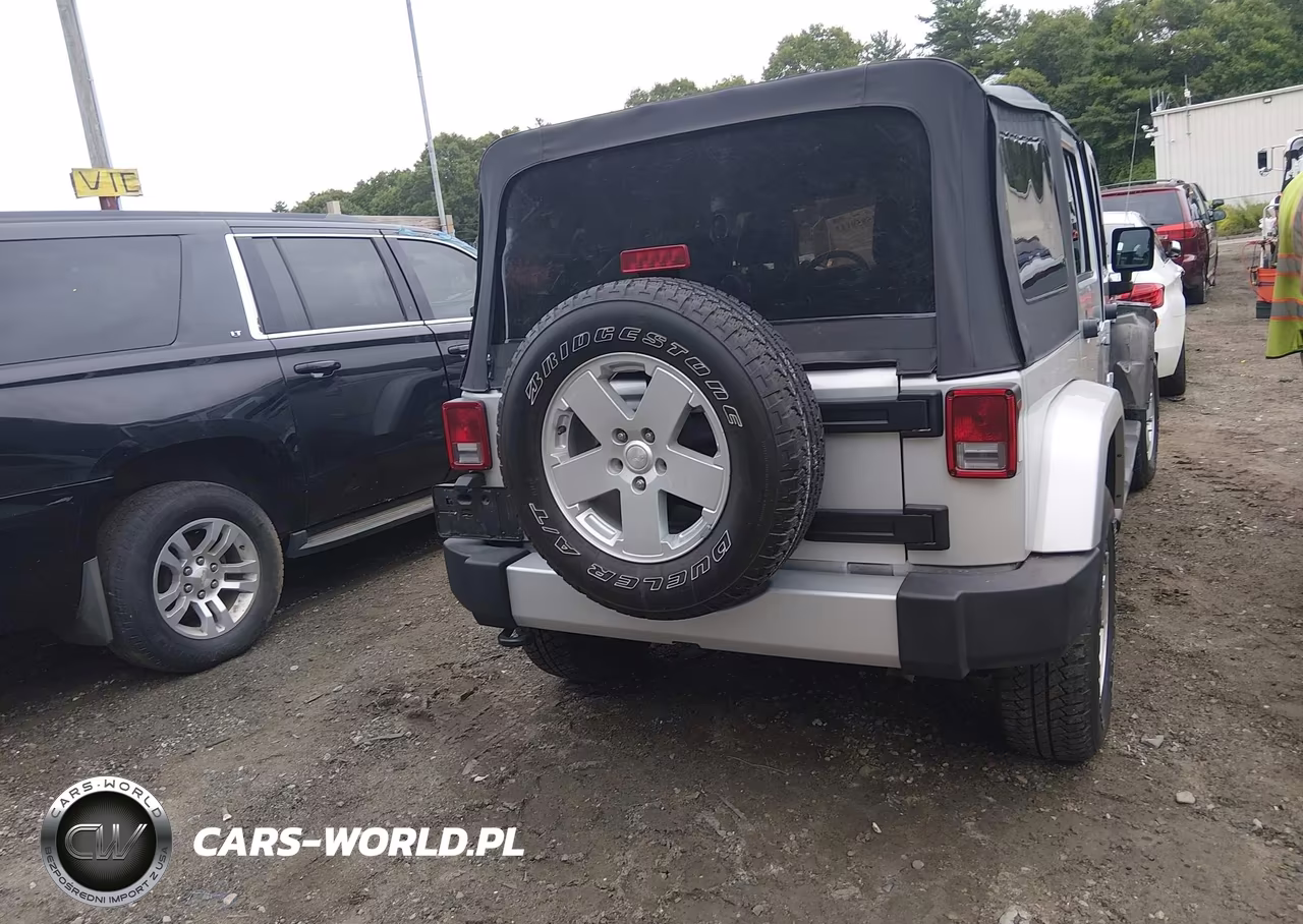 2012 Jeep Wrangler Unlimited Sahara VIN:1C4BJWEG6CL253289 - 4