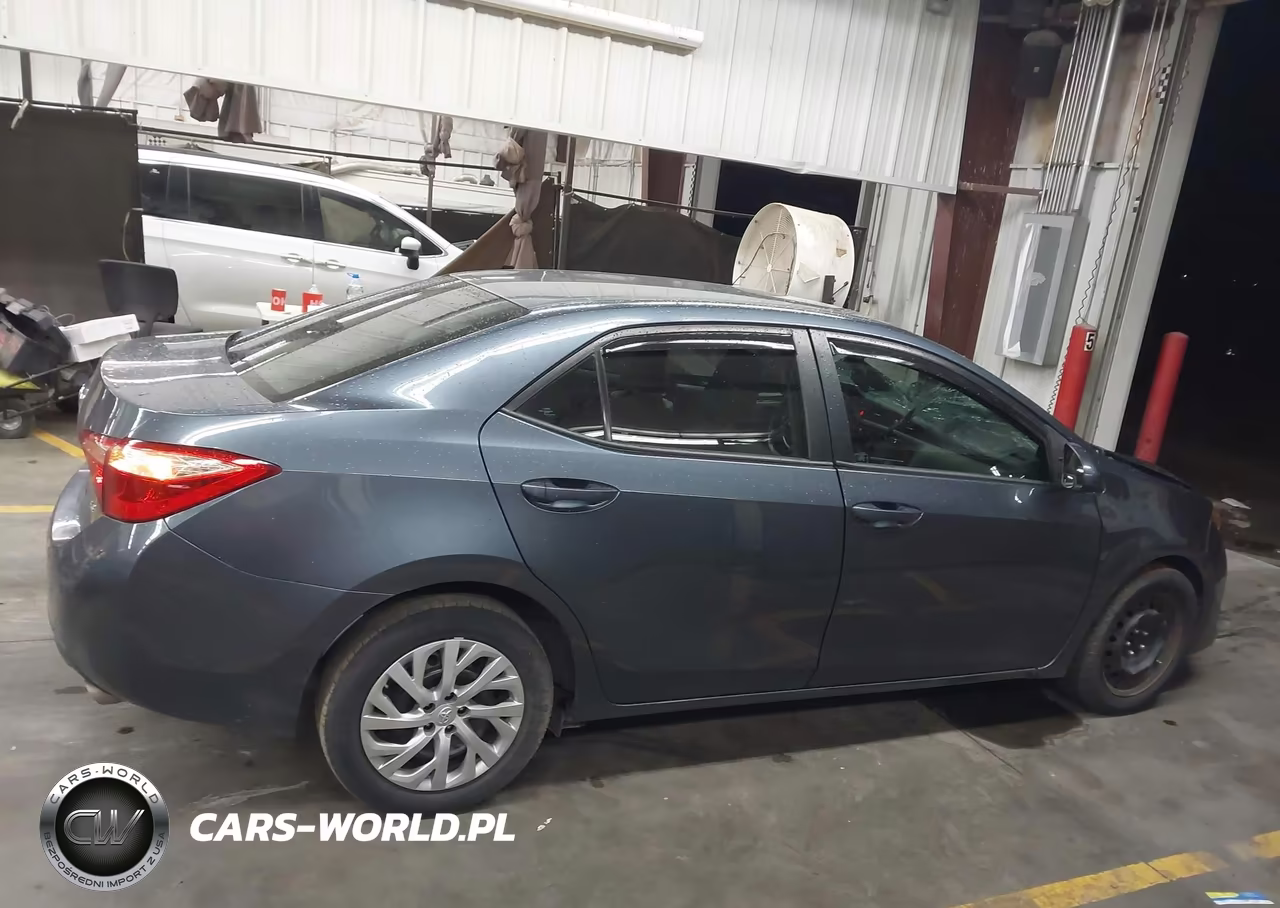 2018 Toyota Corolla Le VIN:2T1BURHE6JC016776 - 13