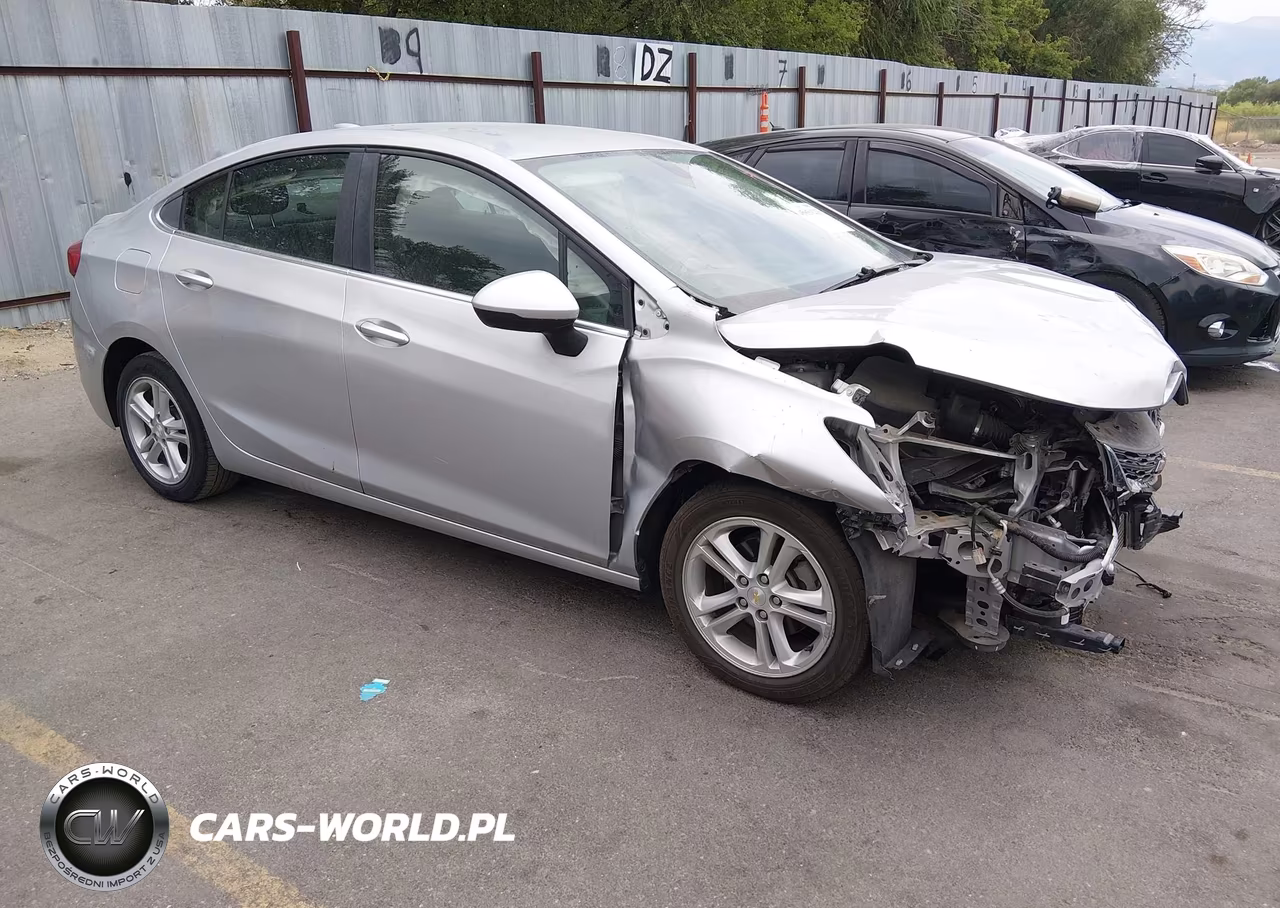2018 Chevrolet Cruze Lt Auto – zdjęcie 1 z 17