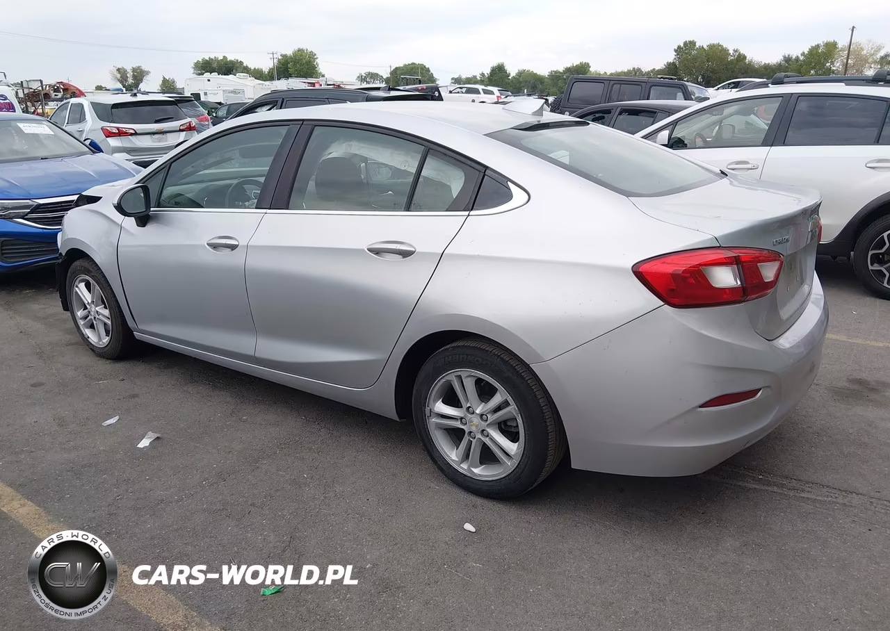2018 Chevrolet Cruze Lt Auto VIN:1G1BE5SM6J7106378 - 3