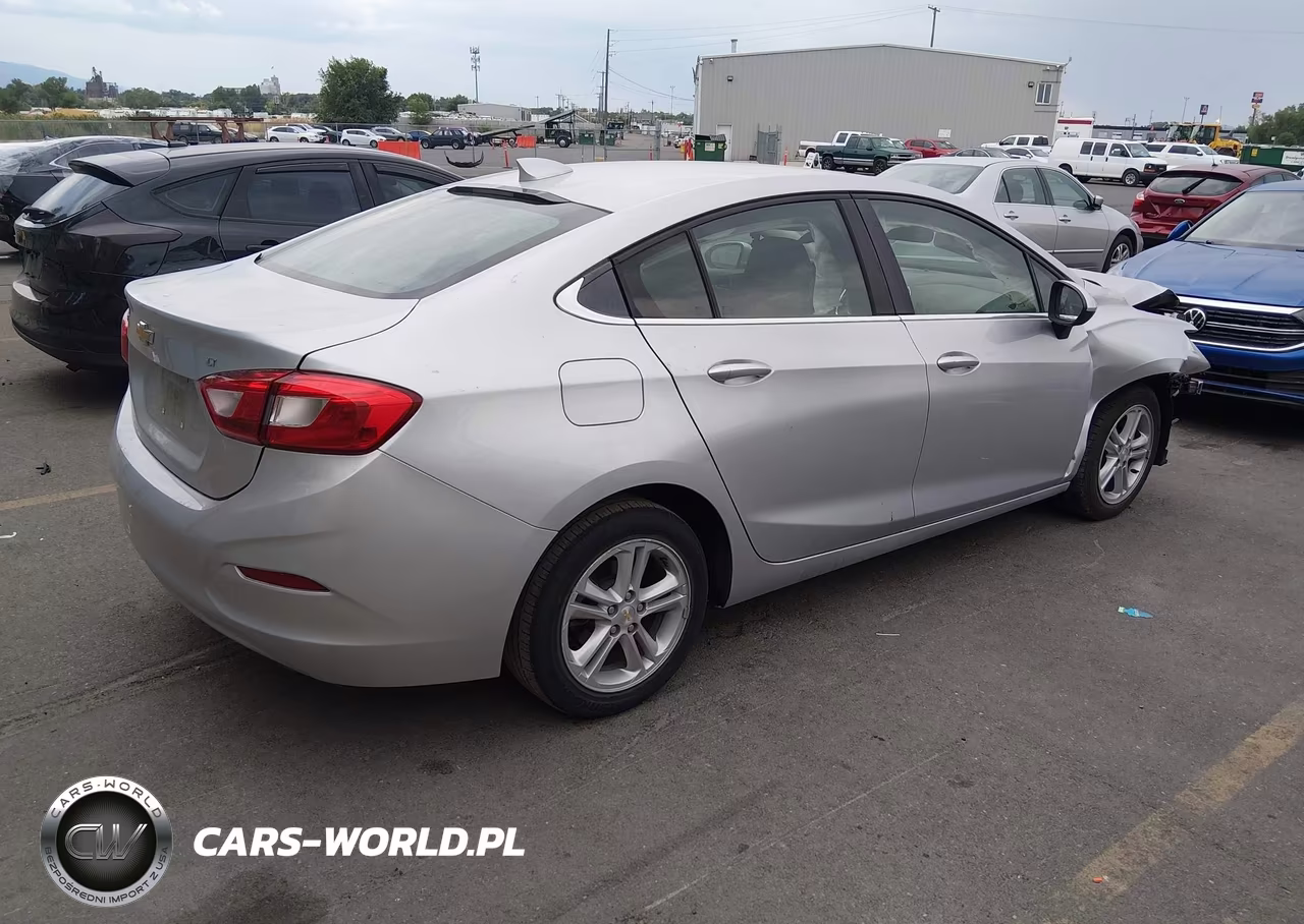 2018 Chevrolet Cruze Lt Auto VIN:1G1BE5SM6J7106378 - 4