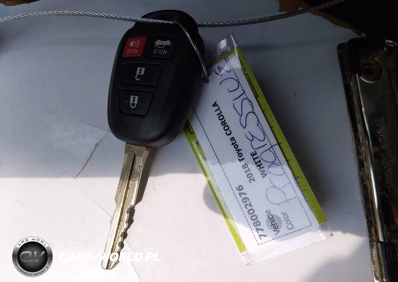2018 Toyota Corolla Le VIN:5YFBURHE2JP823845 - 11