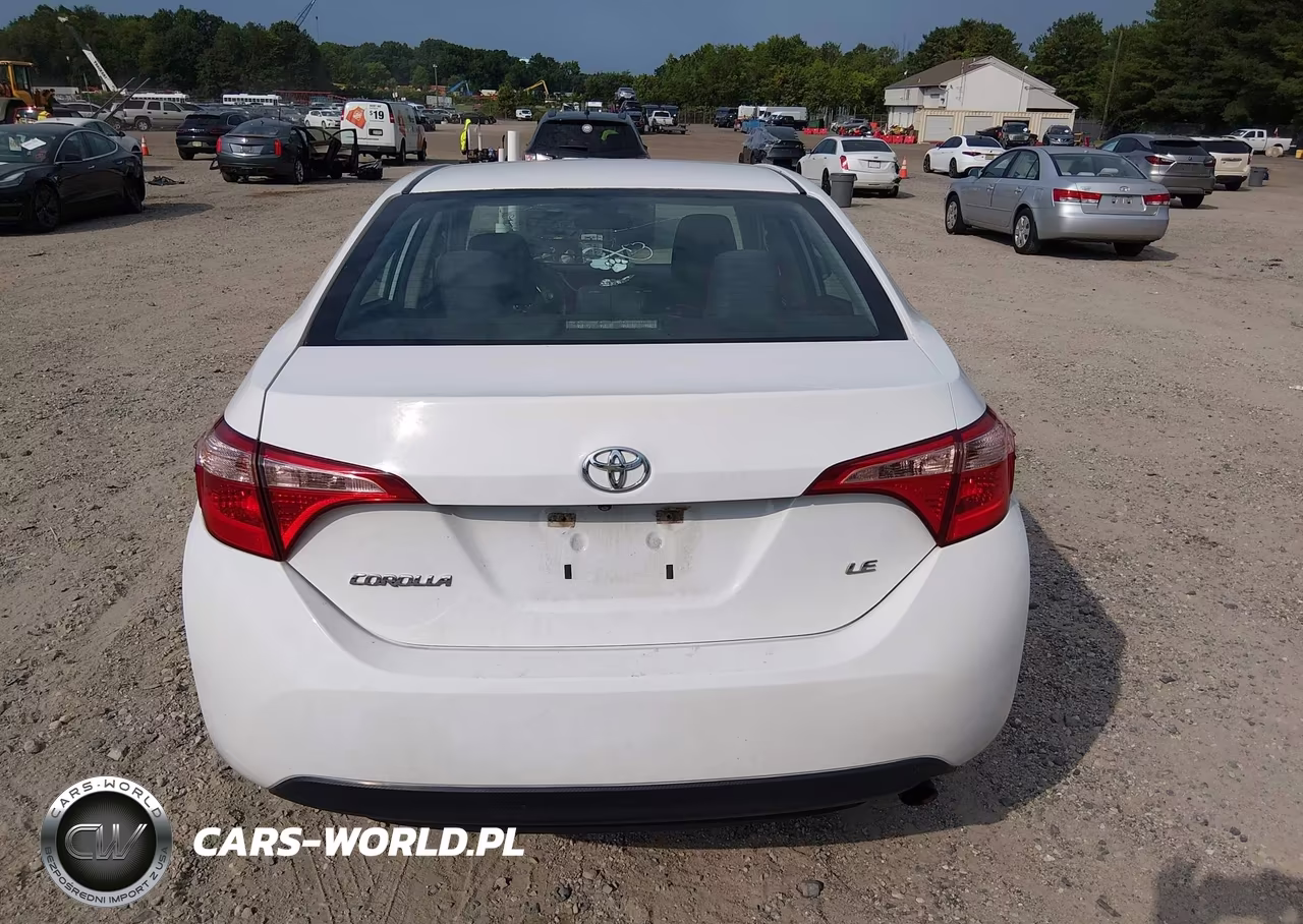 2018 Toyota Corolla Le VIN:5YFBURHE2JP823845 - 16