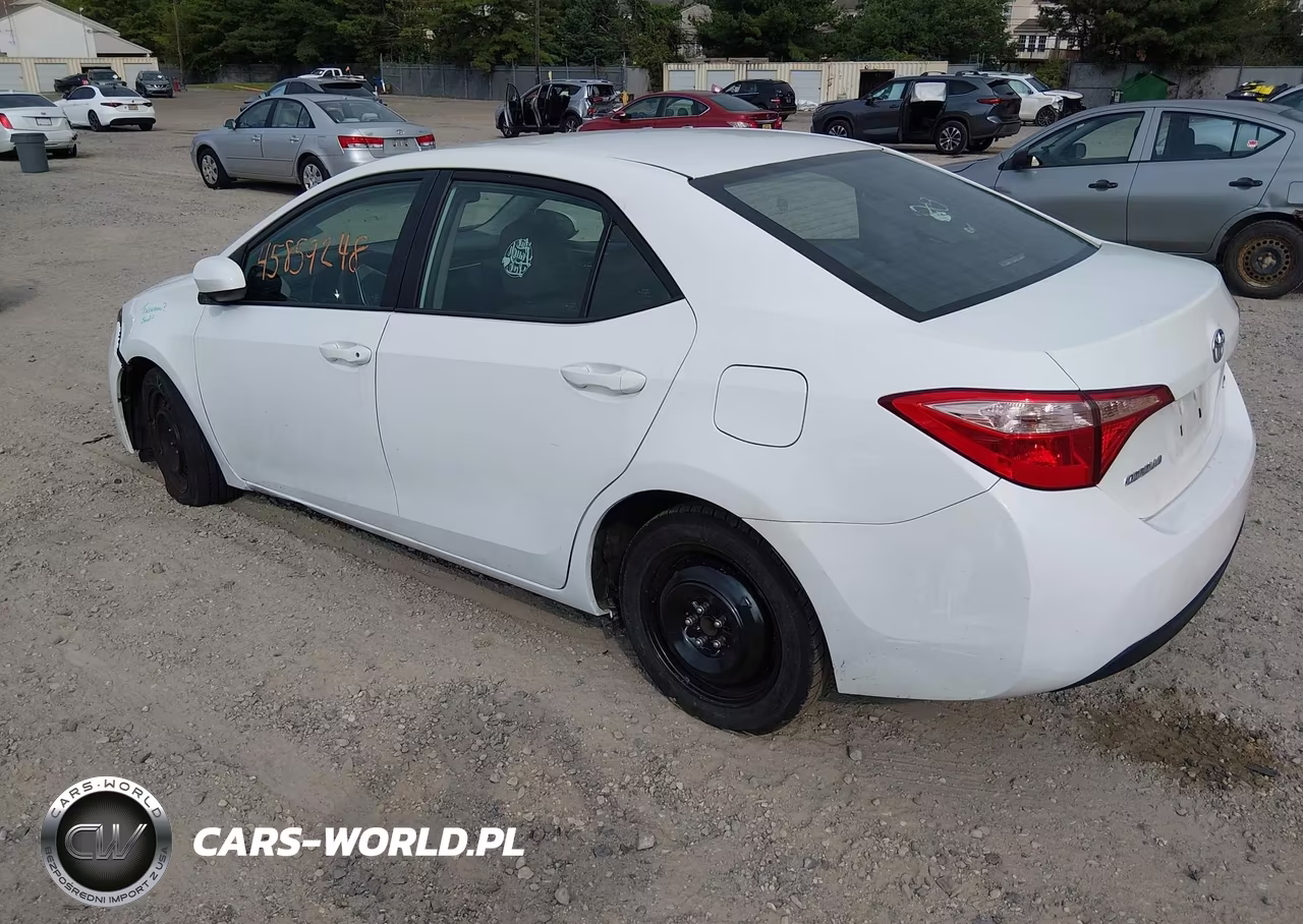 2018 Toyota Corolla Le VIN:5YFBURHE2JP823845 - 3