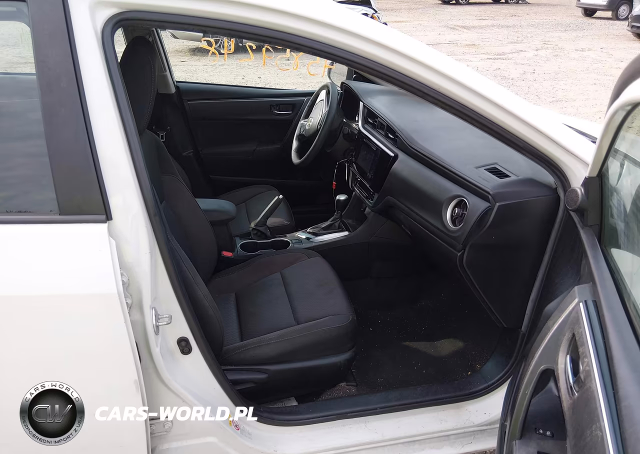 2018 Toyota Corolla Le VIN:5YFBURHE2JP823845 - 5