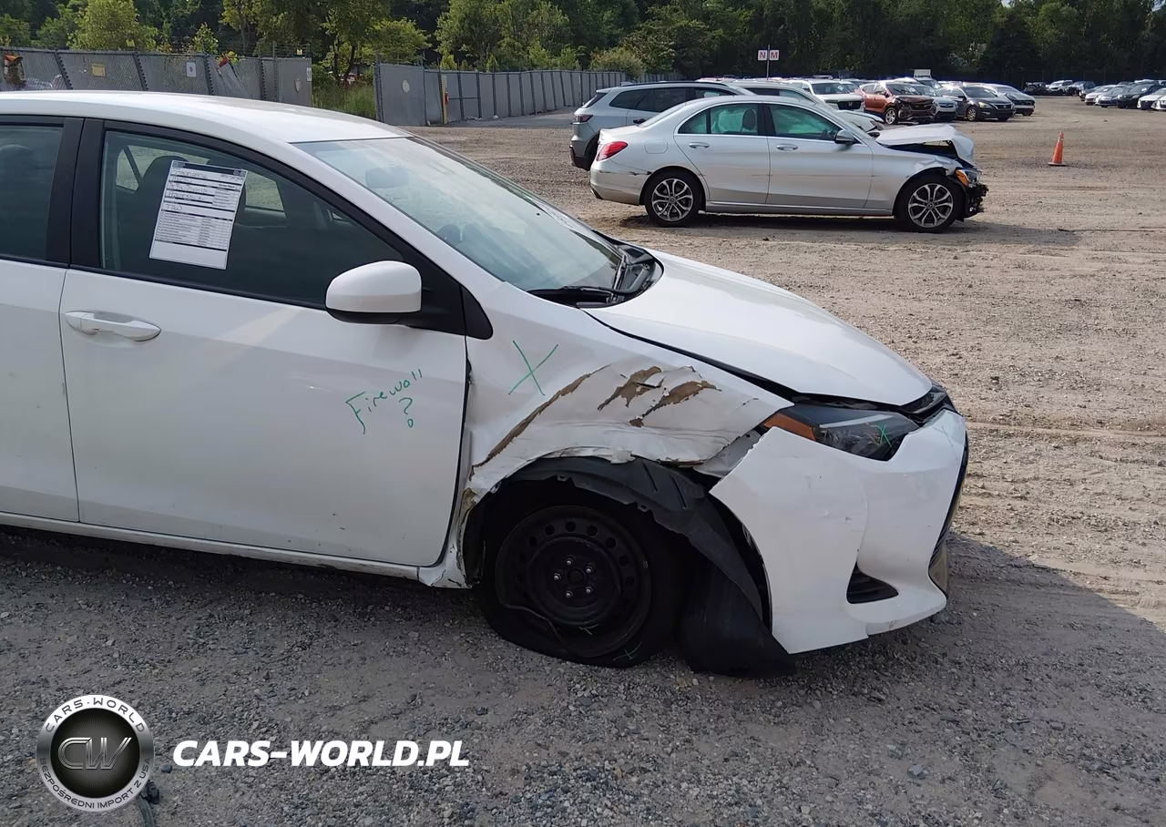 2018 Toyota Corolla Le VIN:5YFBURHE2JP823845 - 6