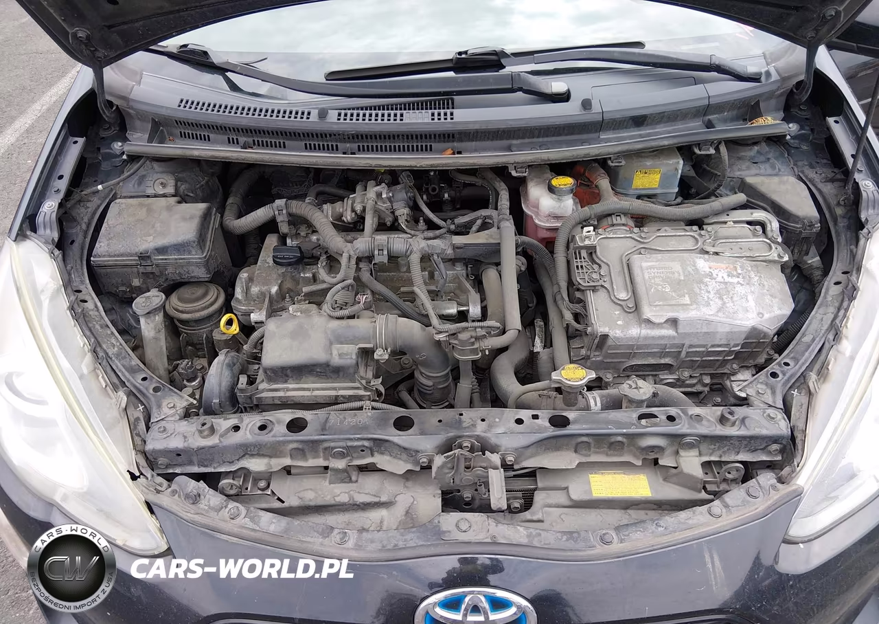 2015 Toyota Prius C Two VIN:JTDKDTB37F1576936 - 10