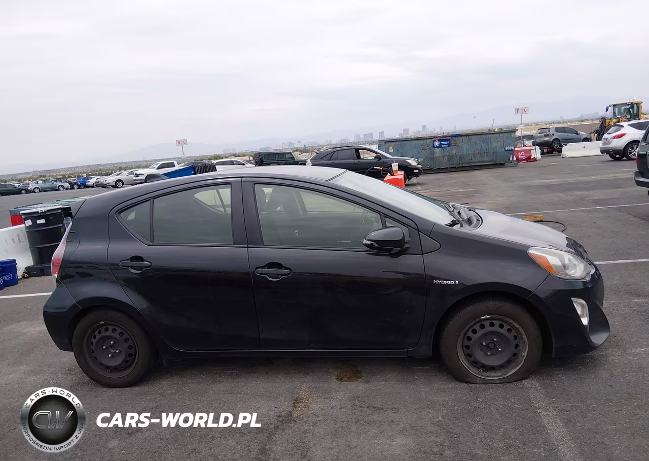 2015 Toyota Prius C Two VIN:JTDKDTB37F1576936 - 13