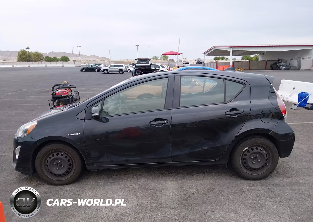 2015 Toyota Prius C Two VIN:JTDKDTB37F1576936 - 14