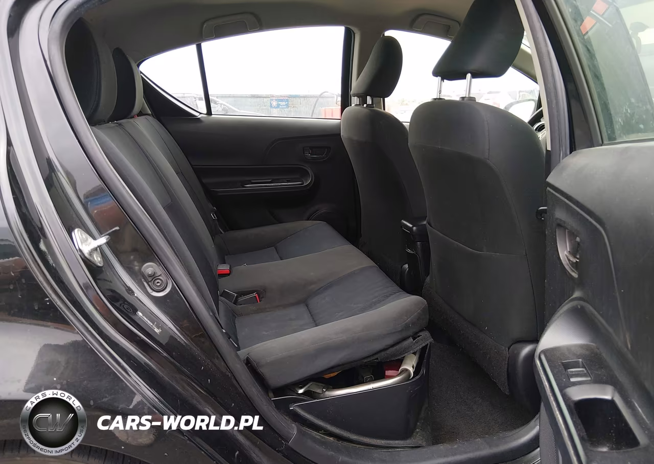 2015 Toyota Prius C Two VIN:JTDKDTB37F1576936 - 8