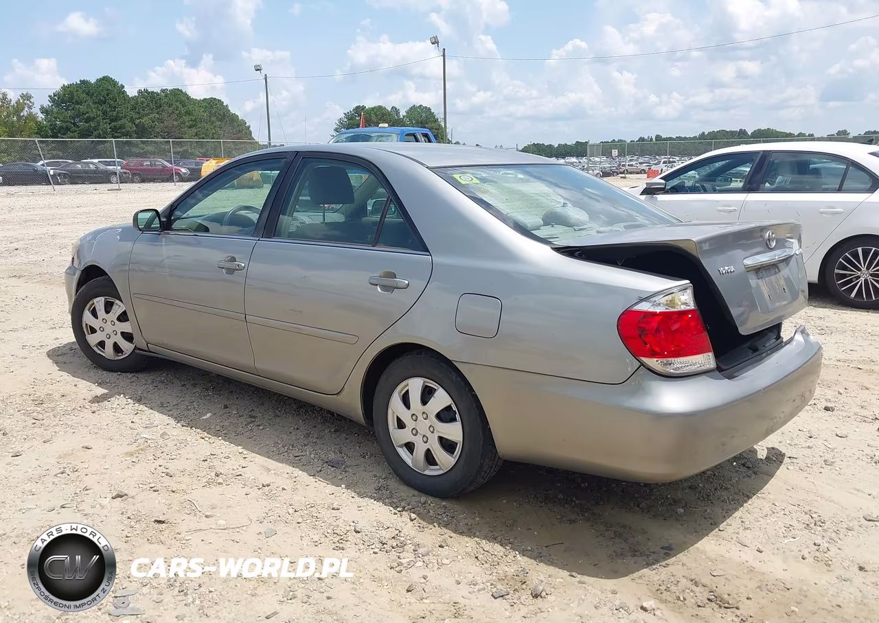 2005 Toyota Camry Le VIN:4T1BE32K85U517715 - 3