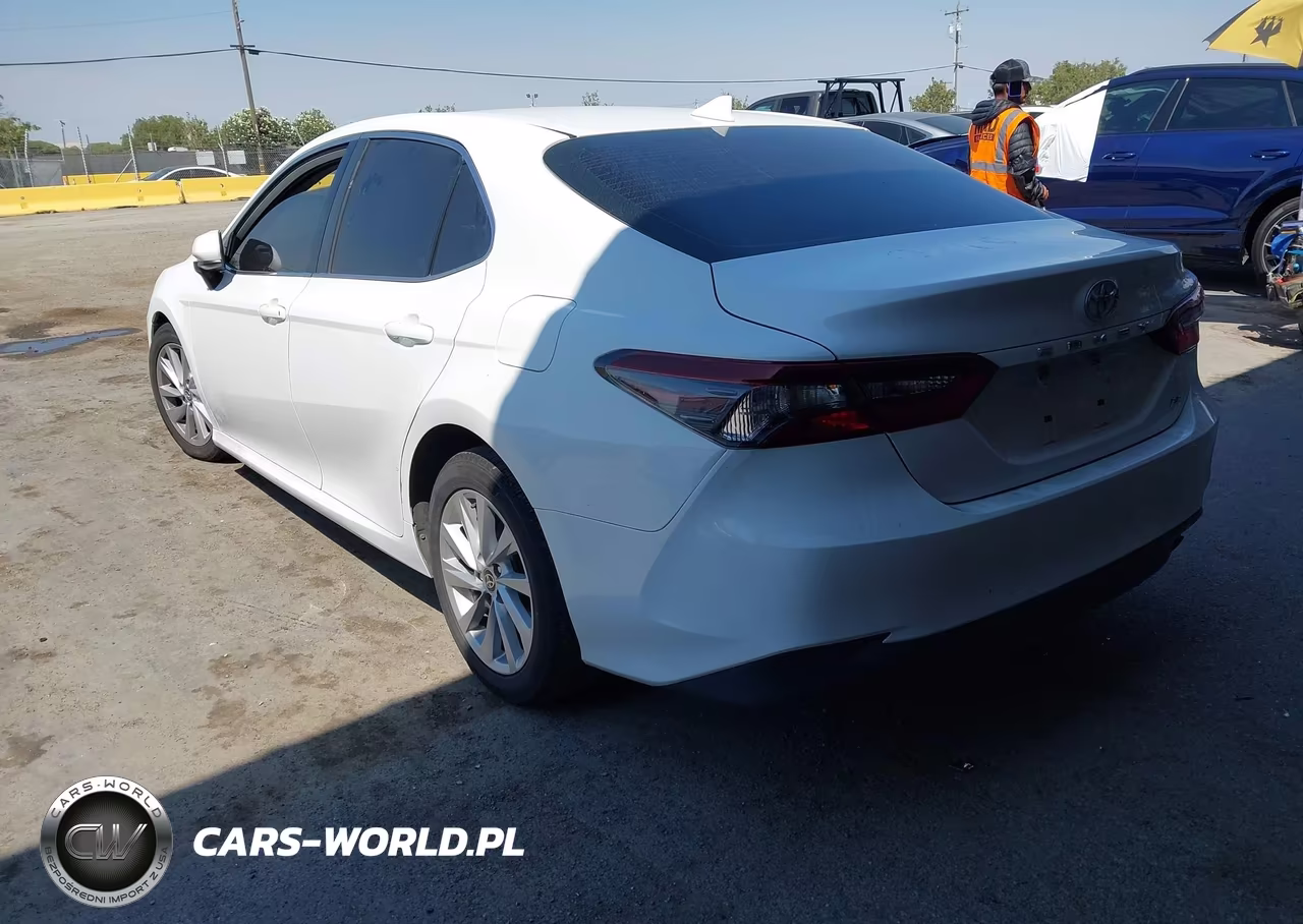 2021 Toyota Camry Le VIN:4T1C11AK4MU471420 - 3