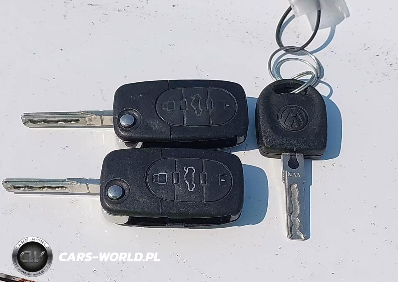 2000 Volkswagen New Beetle Gl VIN:3VWBA21C3YM498310 - 11