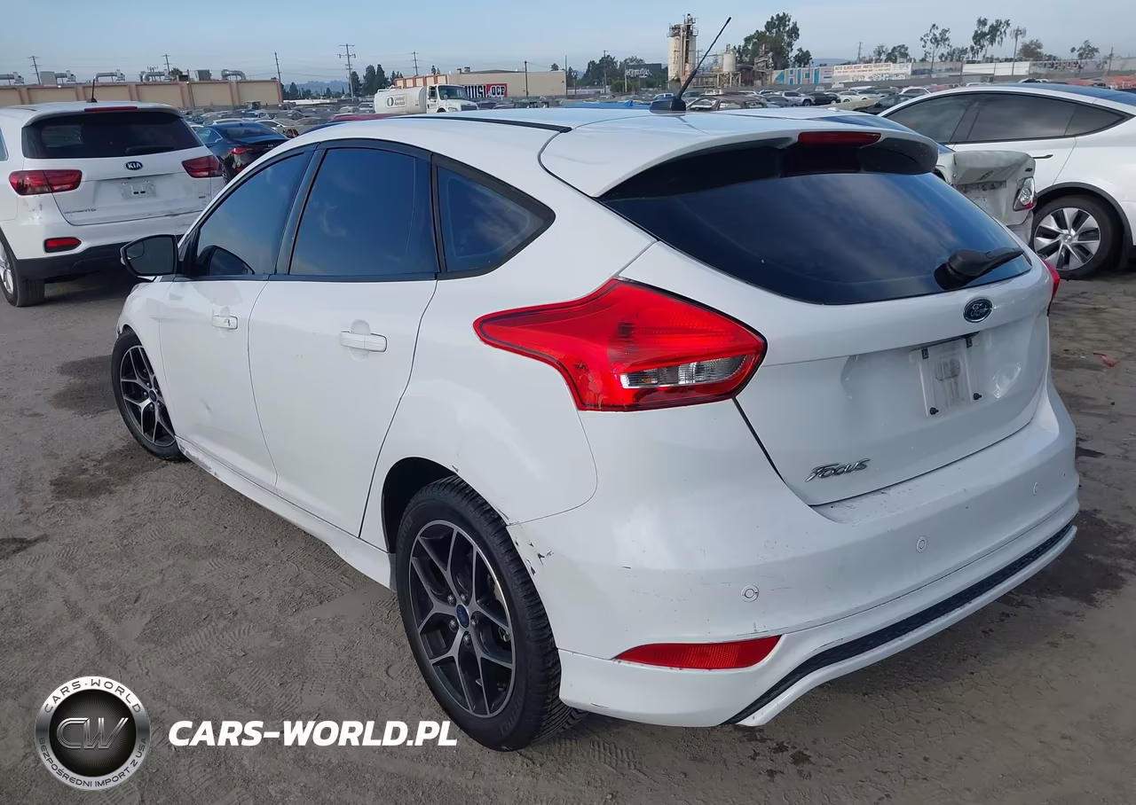 2016 Ford Focus Se VIN:1FADP3K25GL254184 - 3