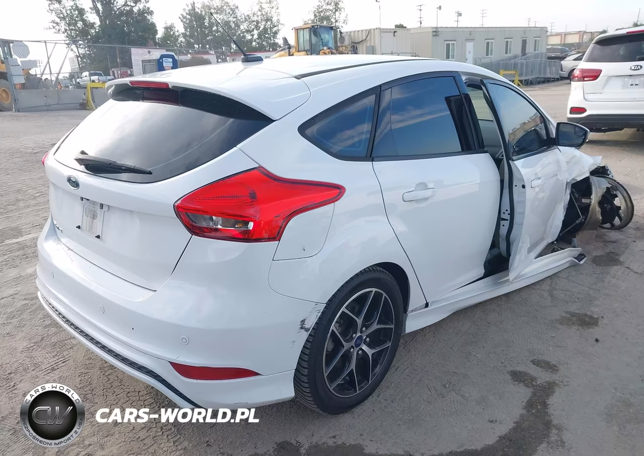 2016 Ford Focus Se VIN:1FADP3K25GL254184 - 4