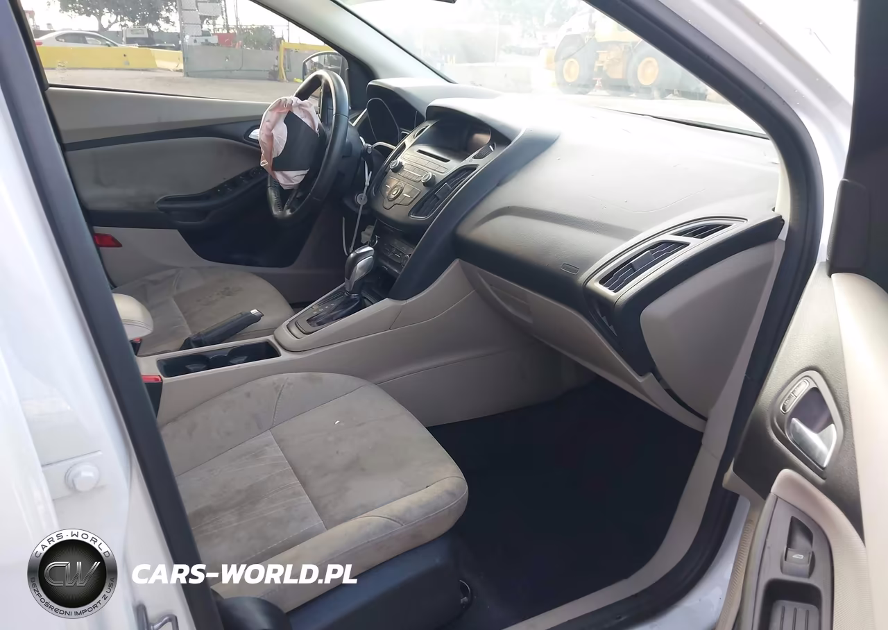 2016 Ford Focus Se VIN:1FADP3K25GL254184 - 5