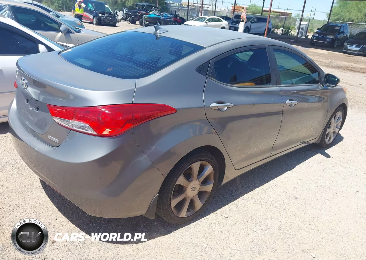 2013 Hyundai Elantra Limited VIN:5NPDH4AE3DH175895 - 4