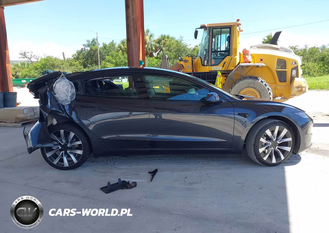 2025 Tesla Model 3 Long Range Rear-Wheel Drive-Standard Rear-Wheel Drive VIN:5YJ3E1EAXSF037857 - 13