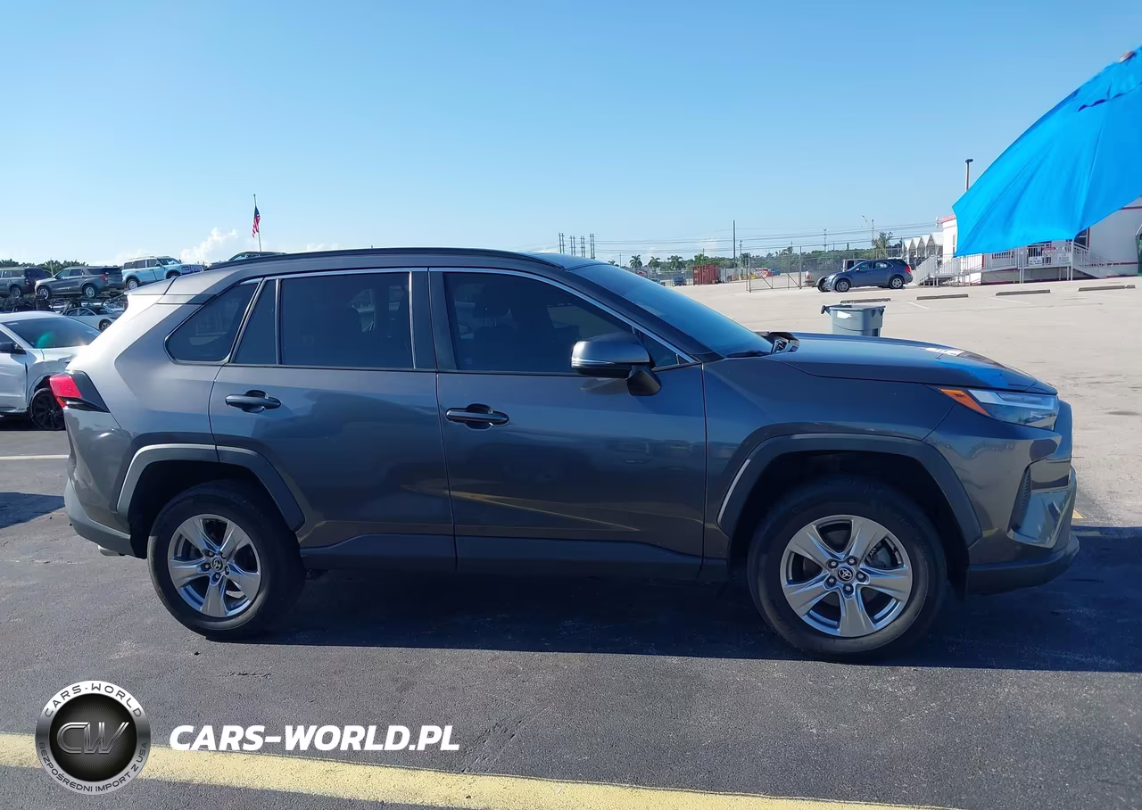 2022 Toyota Rav4 Xle VIN:2T3W1RFVXNC180106 - 13