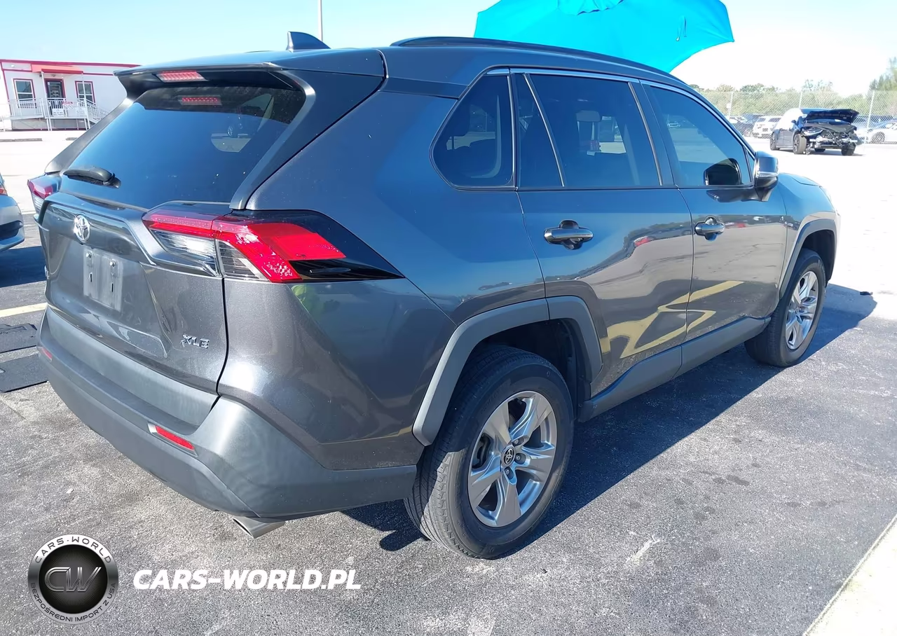 2022 Toyota Rav4 Xle VIN:2T3W1RFVXNC180106 - 4